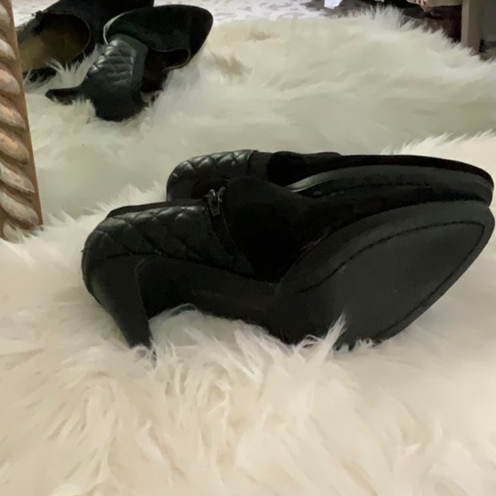 Shoes - Picture 5 of 7
